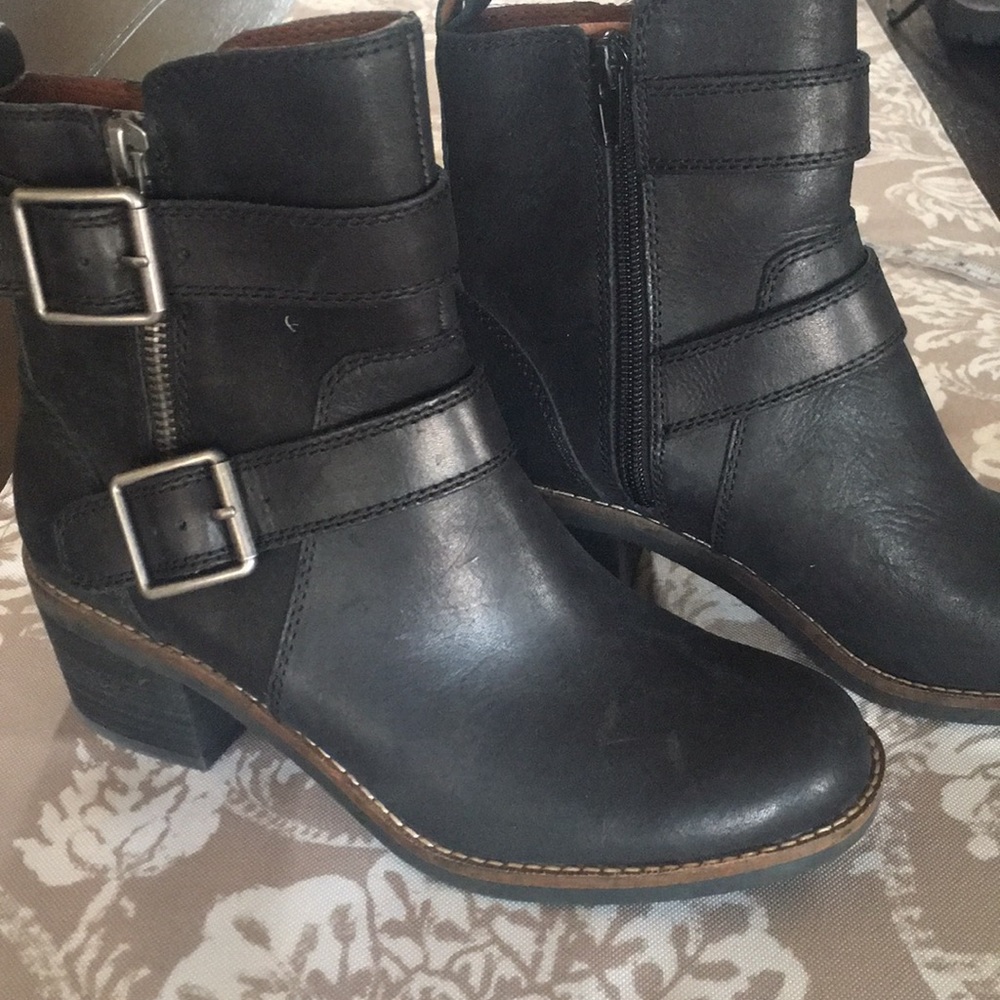 Lucky Brand women’s Castilla’s boots - size 6
